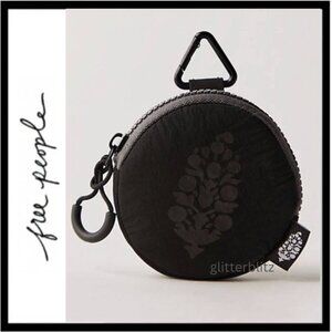 FREE PEOPLE Essentials Only Pouch in BLACK 💗 NWT
